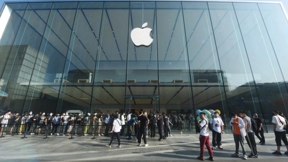 China confina la zona alrededor de la mayor fábrica mundial de teléfonos iPhone