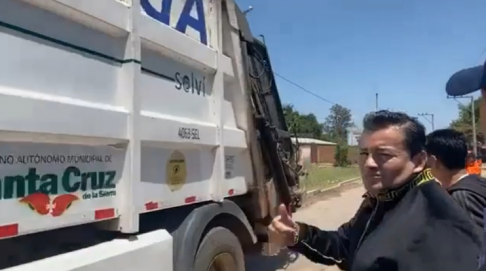 Alcalde Fernández pacta cuarto intermedio con cercadores para el paso de camiones basureros