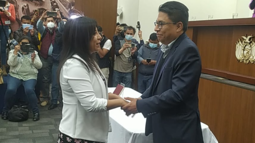Designación de Nadia Cruz como viceministra es calificada como "premio" a su parcialidad con el MAS