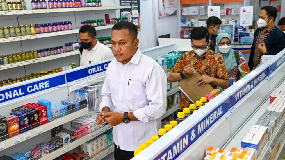 Mueren 195 niños tras ingerir jarabe que es investigado en Indonesia 
