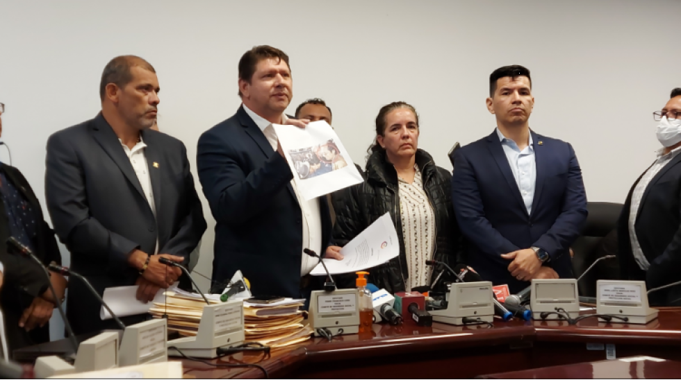 Creemos está dividida por la jefatura de bancada en la ALP, una facción culpa a Walter Chávez