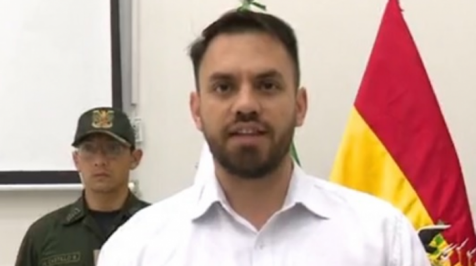 Ministro acusa de "delincuentes" a manifestantes del paro y defiende marcha de afines