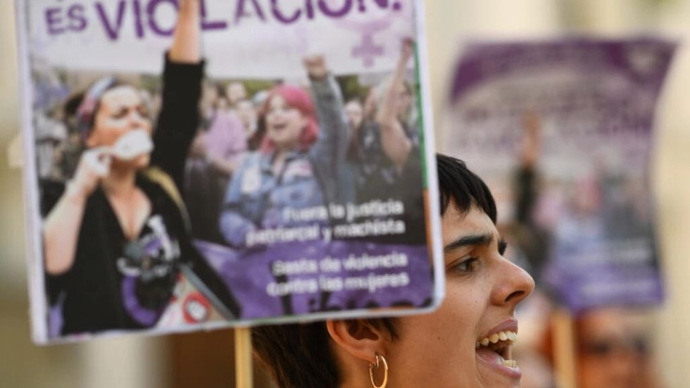 Una ley que libera sin querer a delincuentes sexuales acorrala al gobierno español