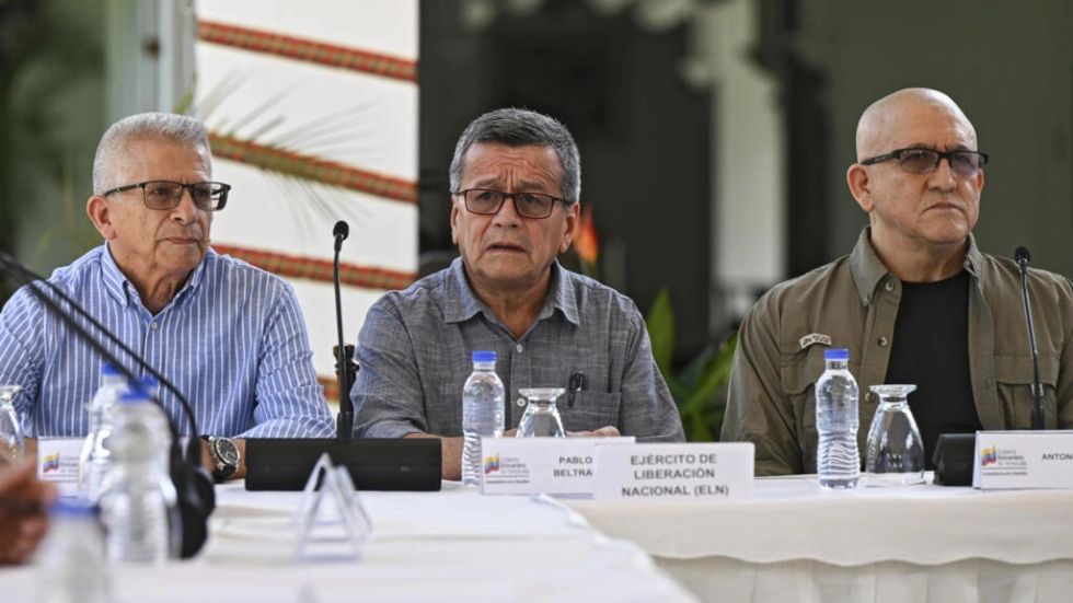 Gobierno de Colombia y el ELN retoman negociaciones de paz en Venezuela