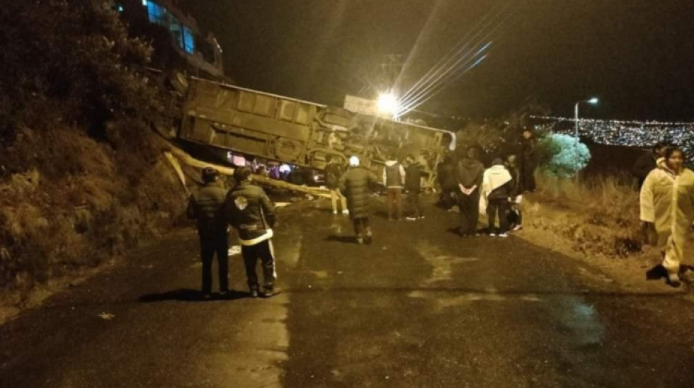 Primera lluvia en La Paz causa accidente con dos muertos y la caída de varios árboles