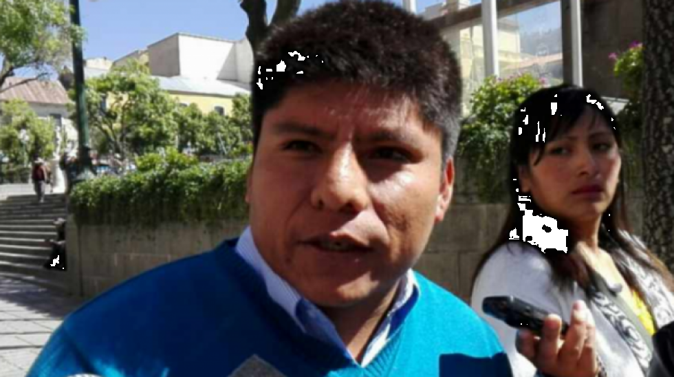 Leonardo Loza perfila rechazo de la ley del Censo en el Senado