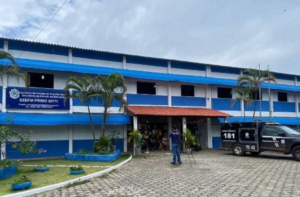 Joven invade a tiros dos escuelas en Brasil y mata a al menos tres personas