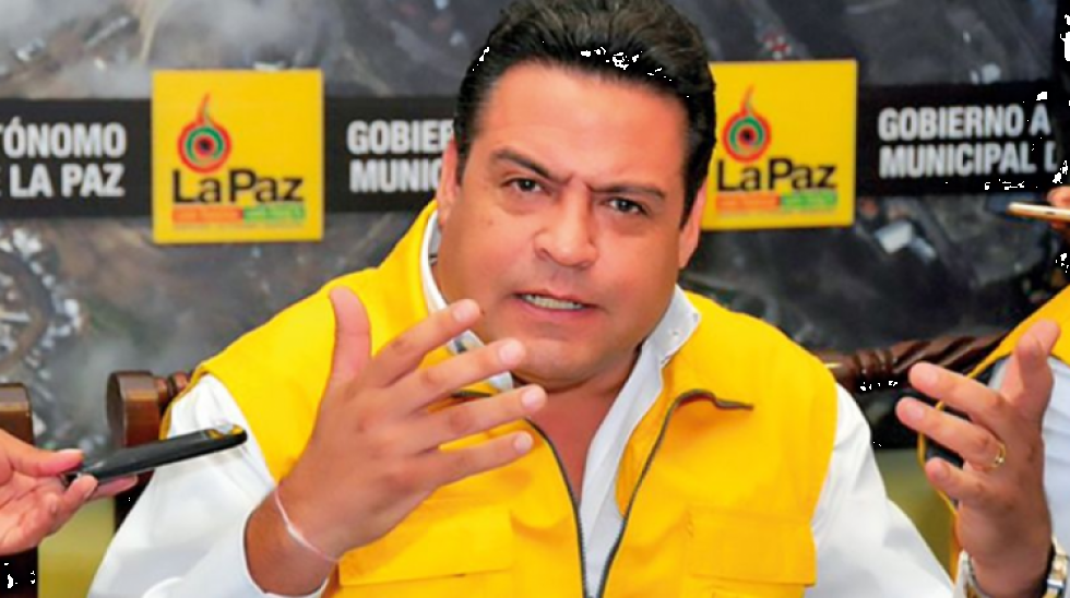 Interpol asegura que no existe notificación de sello azul contra Luis Revilla