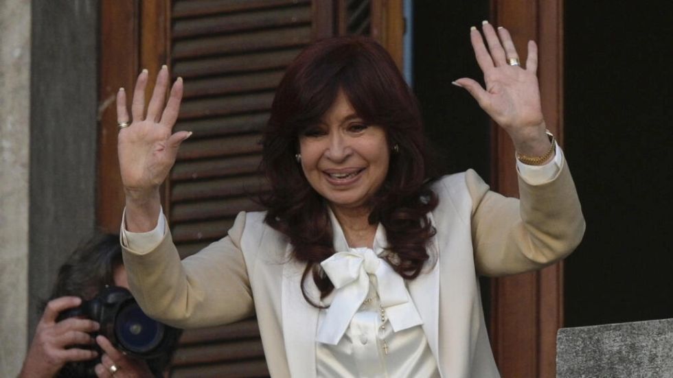 Vicepresidenta Cristina Fernández es condenada a 6 años de prisión e inhabilitación perpetua