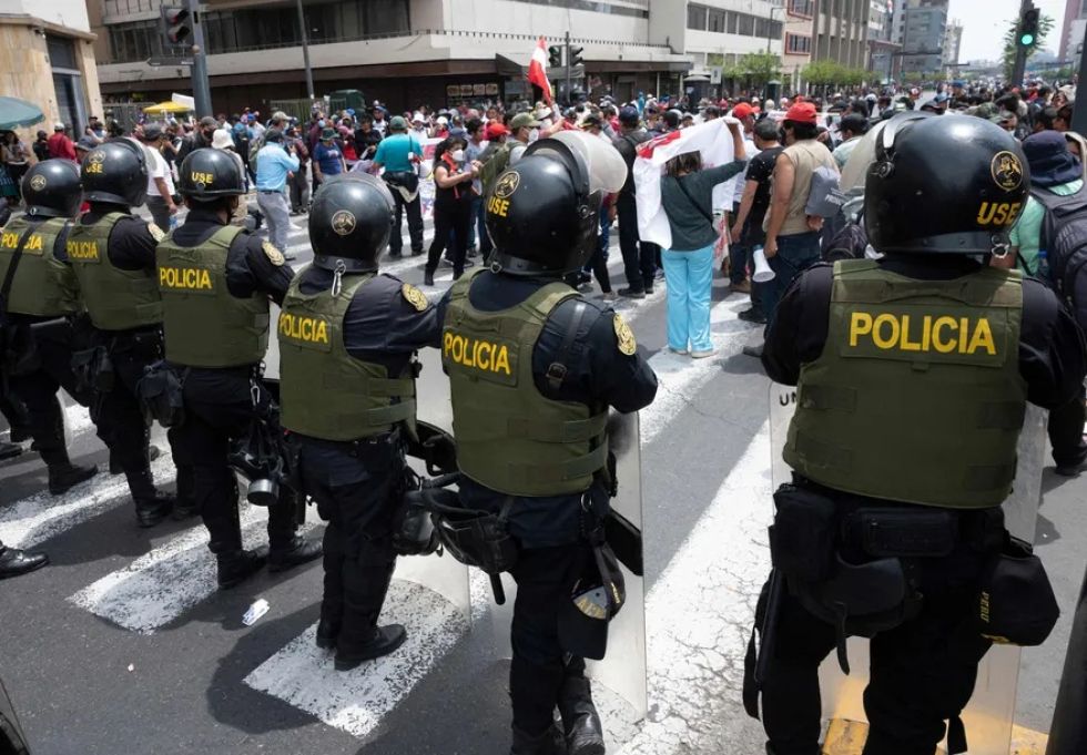 Reportan detención de Pedro Castillo, luego de que disolvió el Congreso que luego lo destituyó