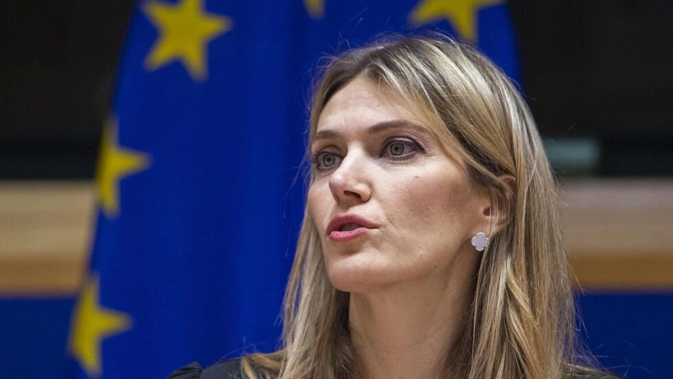 El Parlamento Europeo removió del cargo de vicepresidenta a la legisladora griega Eva Kaili