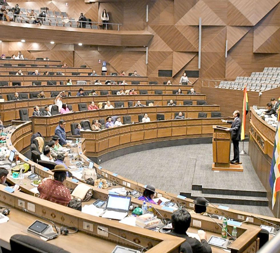 Diputados busca aprobar el PGE en medio de disputas internas