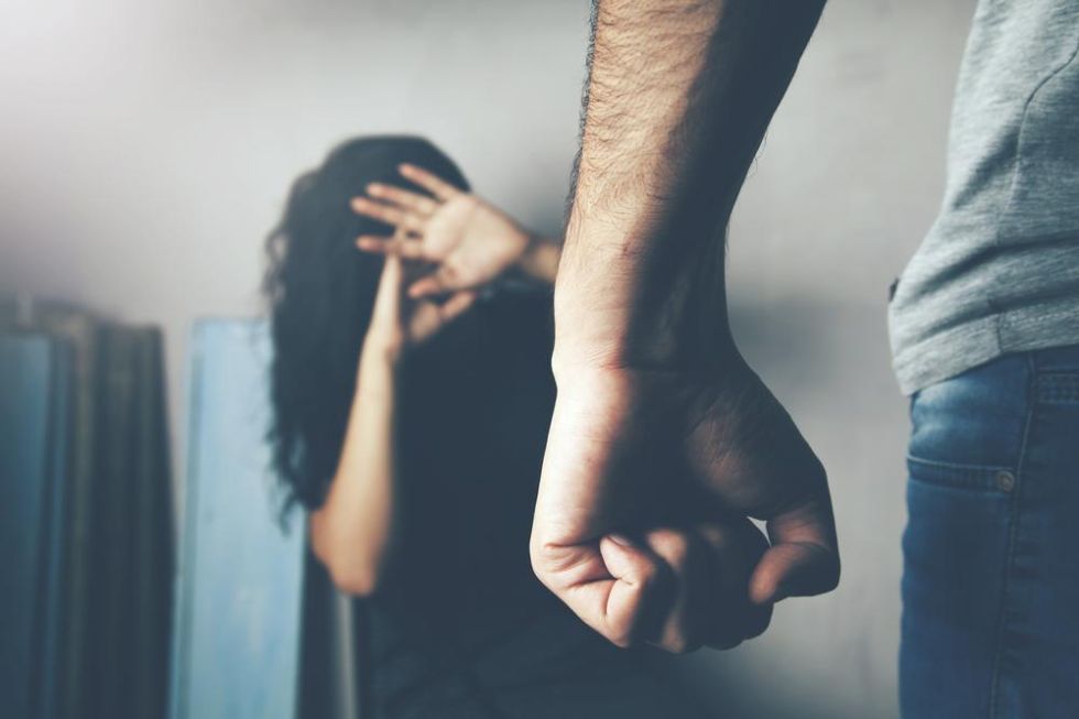 Padrastro que golpeó a una  niña enfrenta a la justicia