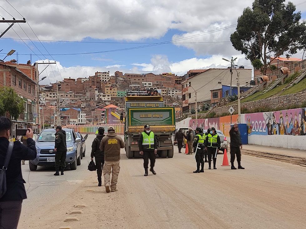 Policía encara control de vehículos en calles