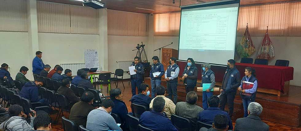 Evaluan la gestión escolar con directores distritales y actores educativos