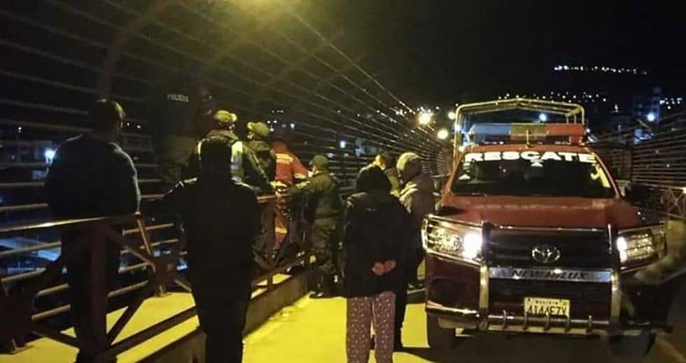 Ebrio quiso suicidarse lanzándose de puente