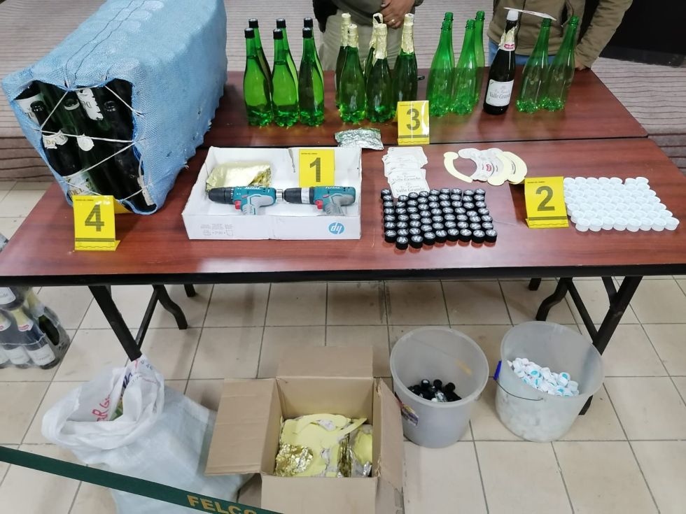 Intervienen fábrica en El Alto presuntamente ilegal donde se elaboraba sidra
