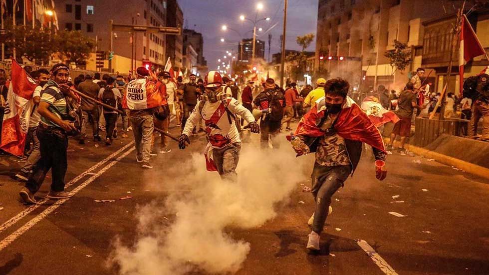 Suben a 22 los muertos en las protestas en Perú