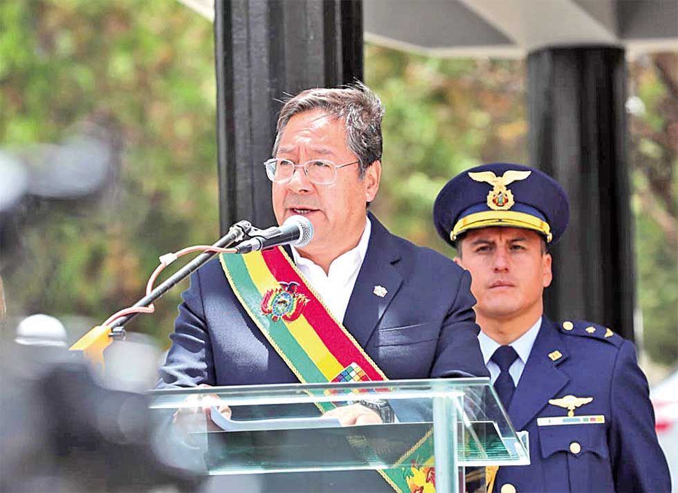 Arce pide defender al país de las “élites antipatrias”