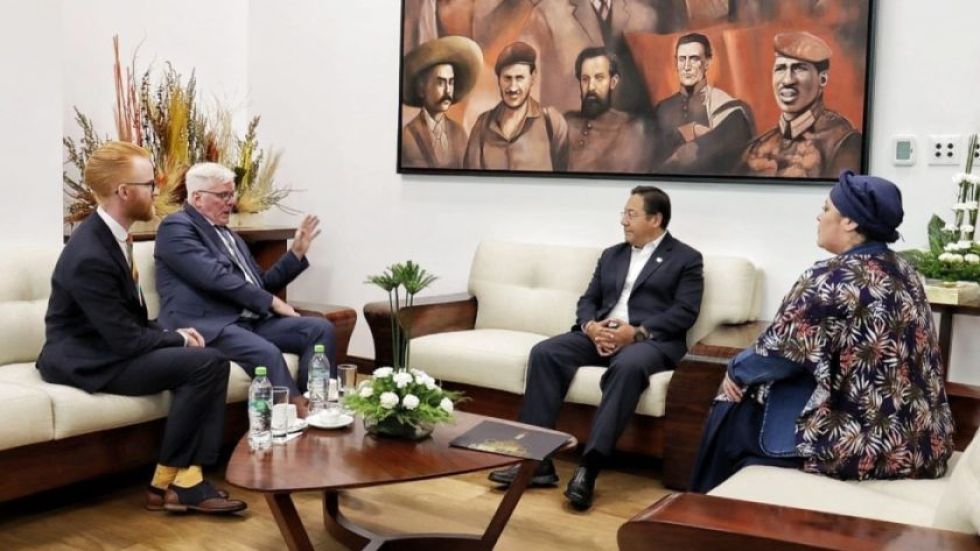 Presidente Arce se reúne con Wikileaks y aboga por Julian Assange