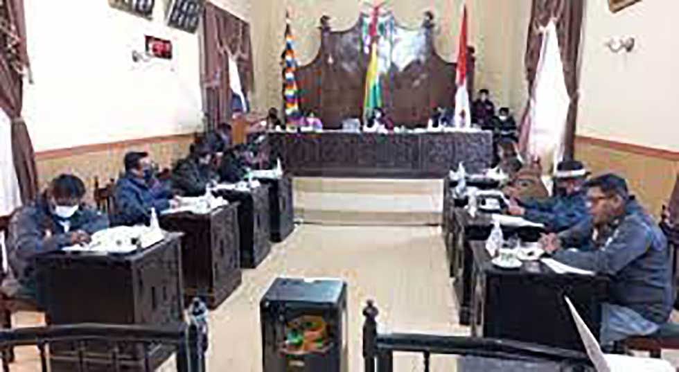 Prevén fractura de bancadas en elección de directiva del Concejo