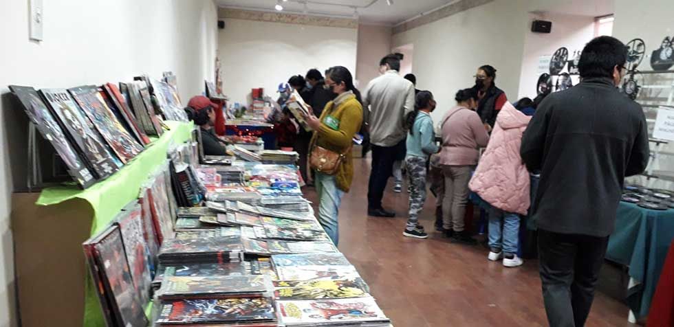 Varios autores desarrollaron la feria del libro navideño 
