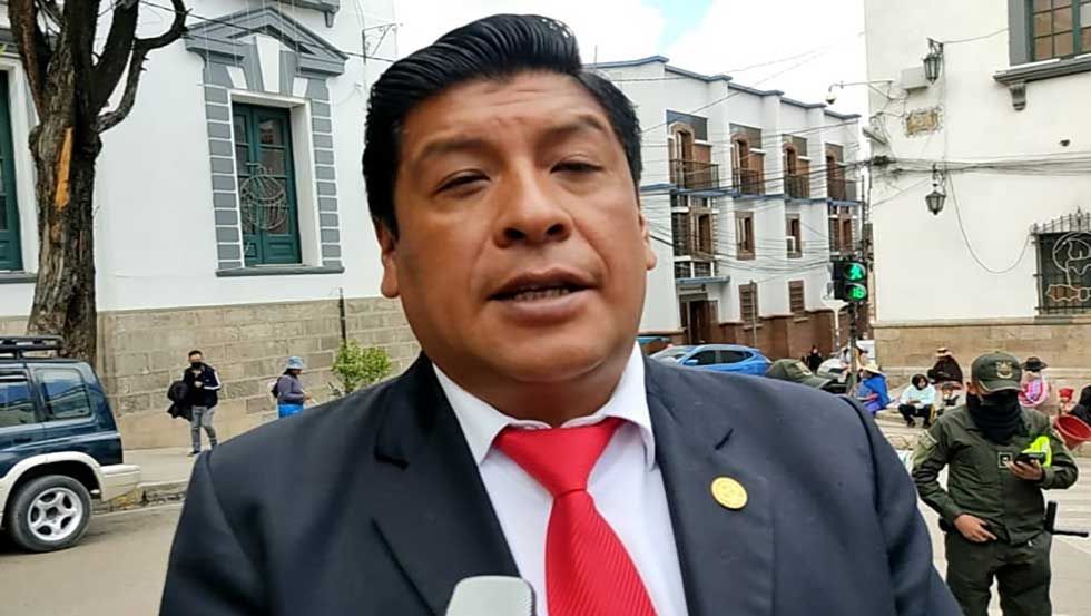 Denuncian a la presunta responsable de la desaparición de dinero del bono