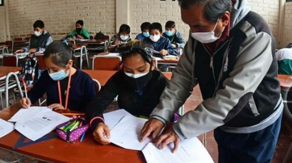 El magisterio califica de "demagógica" la nueva malla curricular y Gobierno dice que es pedagógico