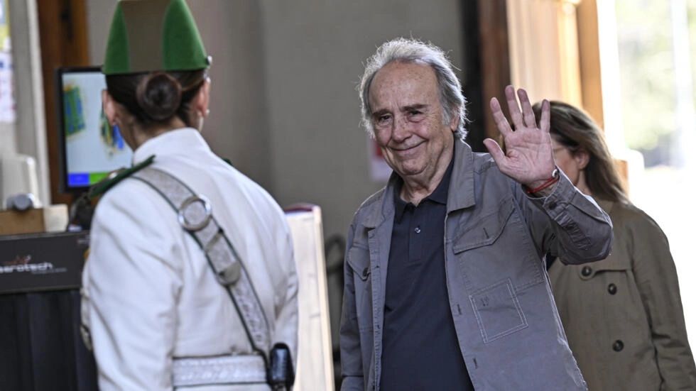 Joan Manuel Serrat se despide de los escenarios con un último concierto en Barcelona
