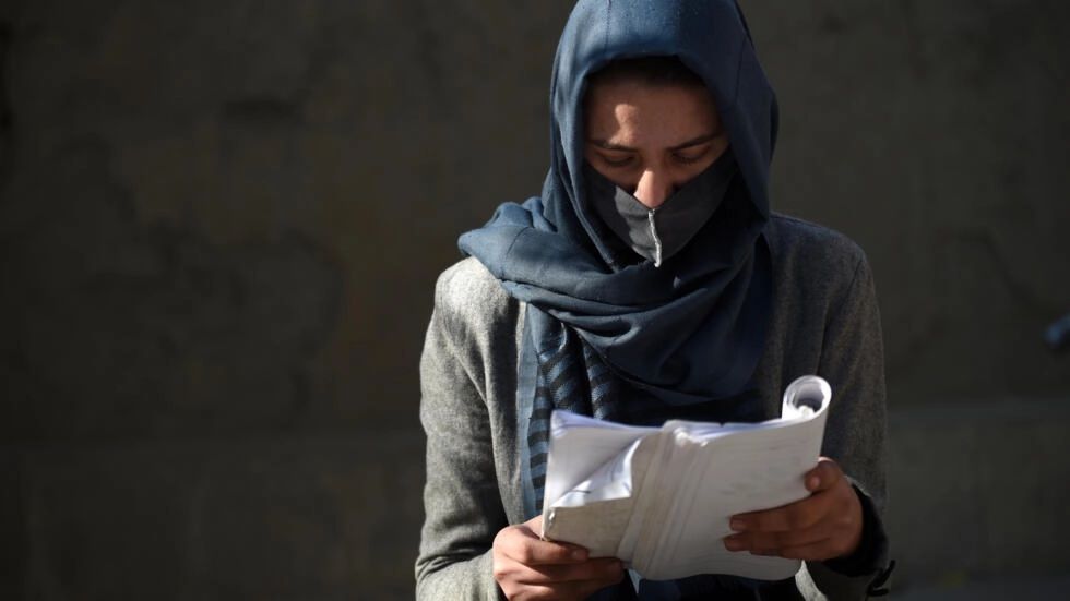Destinos de hermano y hermana separados por prohibición universitaria de talibanes