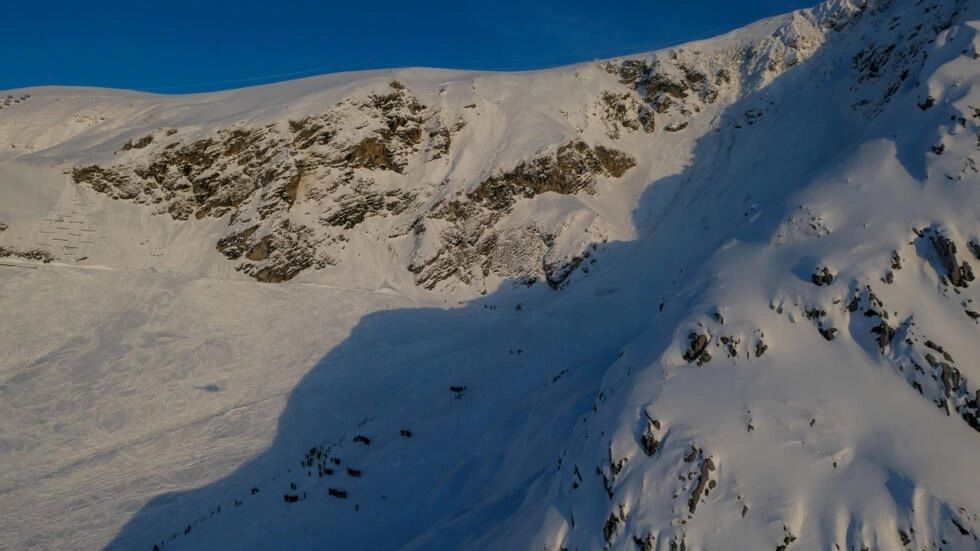 Nueve personas halladas ilesas y una, herida de gravedad por una avalancha en Austria