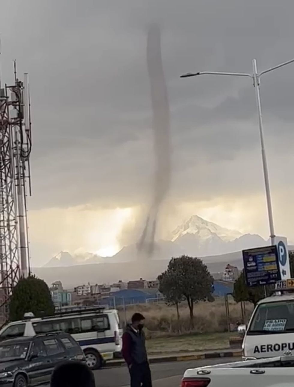 La Alcaldía de El Alto reportó “casas dañadas, techos desprendidos y muros derrumbados” en la zona afectada
