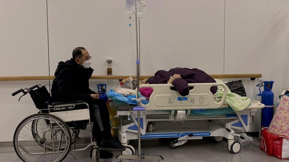 En China, médicos contagiados siguen en primera línea para tratar a pacientes de covid