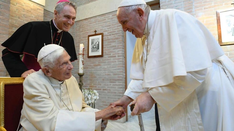 El expontífice Benedicto XVI está "muy enfermo", anuncia el Papa Francisco