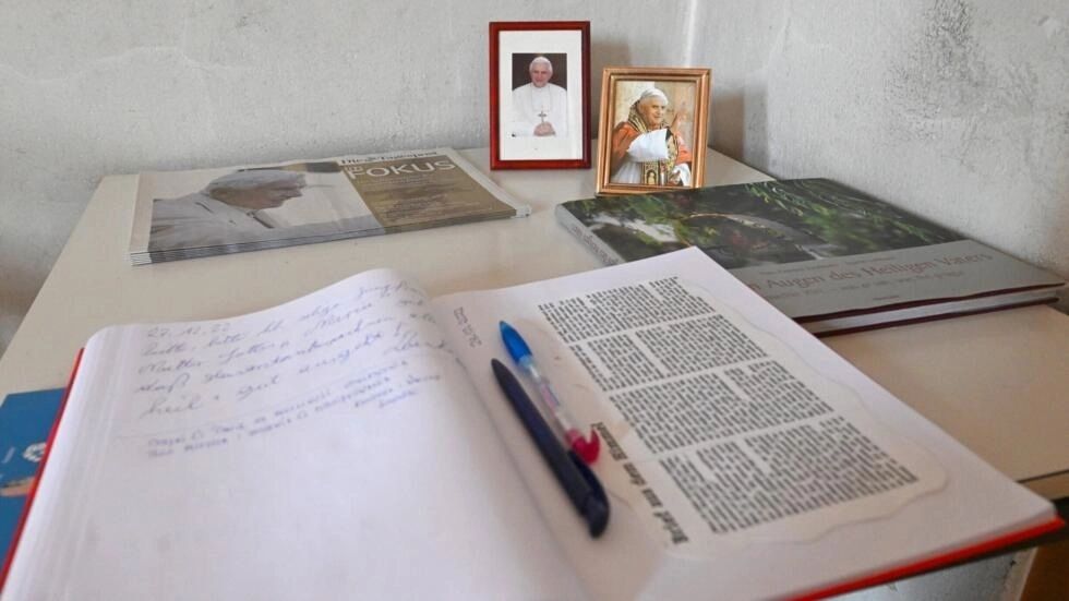 El expapa Benedicto XVI, en estado grave pero estable