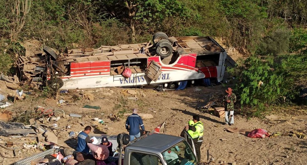 Reportan 11 fallecidos por accidente de bus que viajaba de Santa Cruz a Saipina