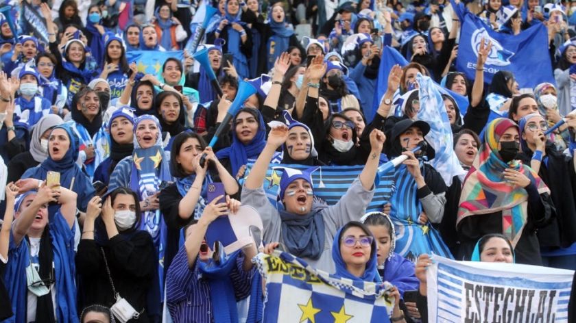 Irán libera a los futbolistas detenidos durante una fiesta mixta