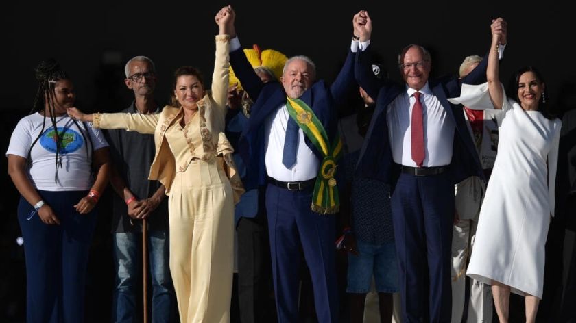 Las acciones de Petrobras se desploman en el primer día de gobierno de Lula