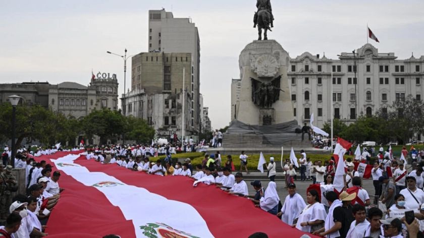 "Marcha por la Paz" pide el fin de las protestas contra nuevo gobierno de Perú