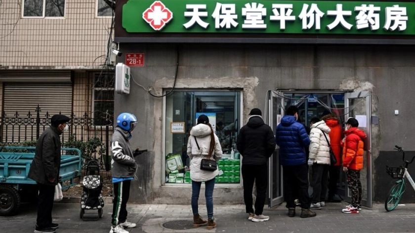 Los chinos acuden al azaroso mercado negro en busca de fármacos contra el covid