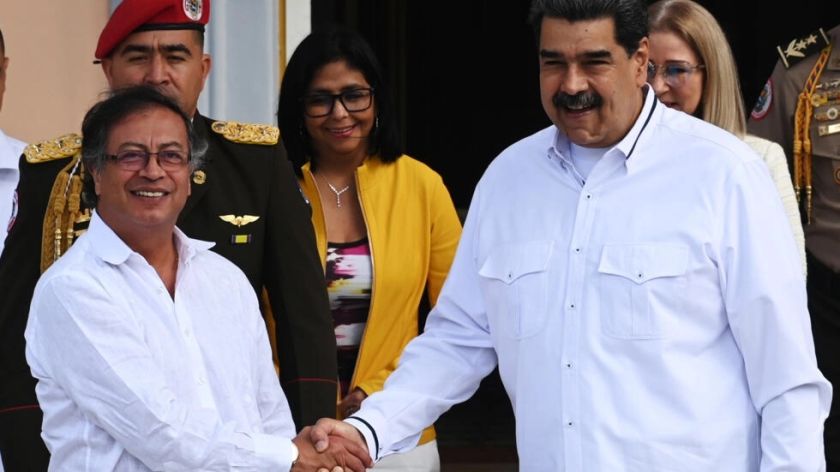 Venezuela expresa apoyo a tregua en Colombia tras reunión Maduro-Petro
