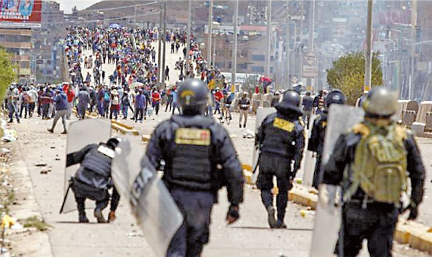 Perú: Siguen los bloqueos y Boluarte llama al diálogo
