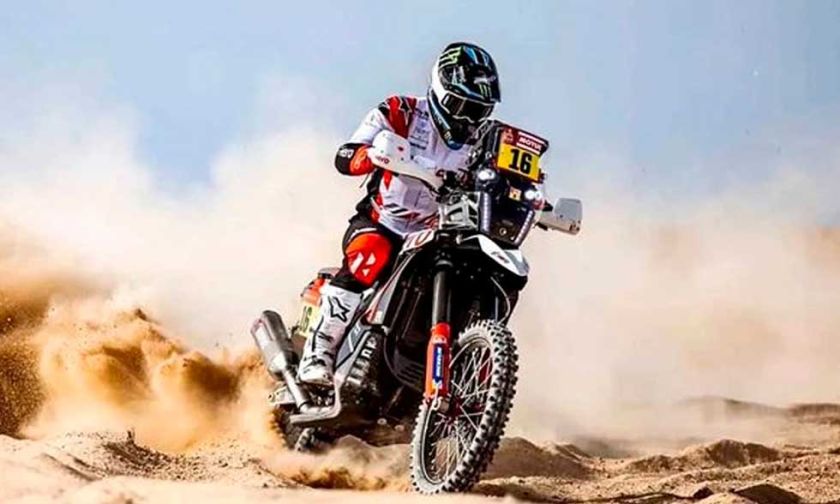 El piloto de Botsuana Ross Branch gana la octava etapa de motos de la competencia