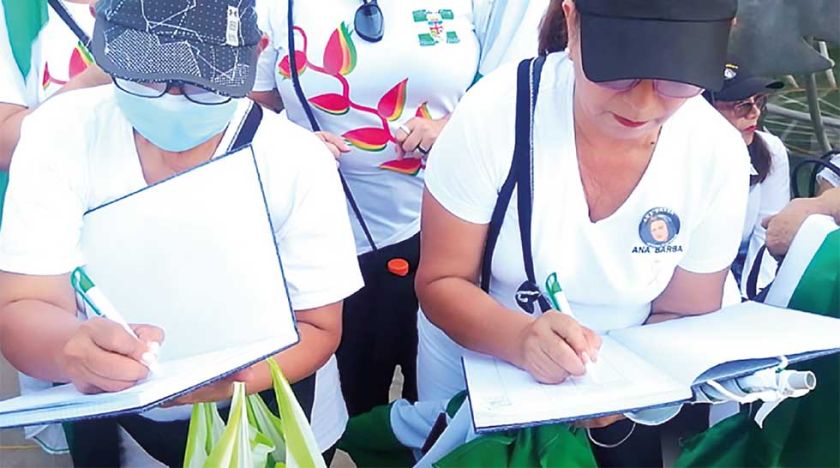 Hay más de 10.000 firmas para revocar a Fernández