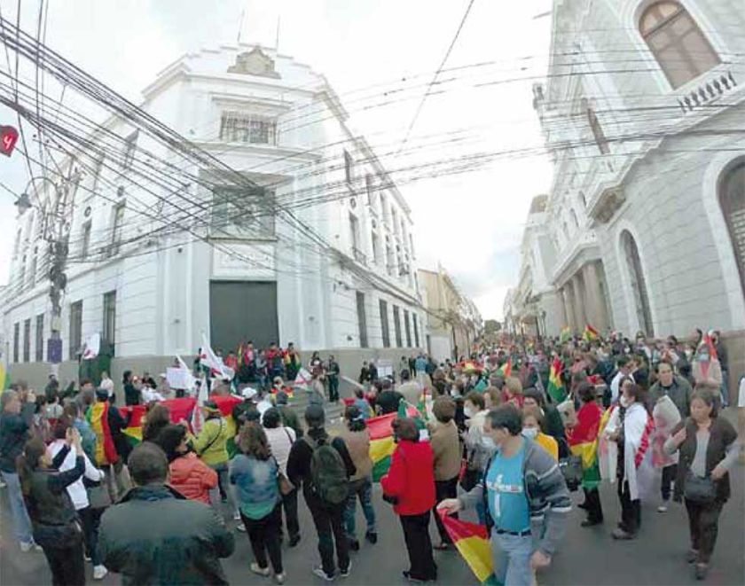 Marchas en el país piden por democracia y libertad