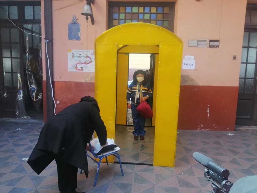 Padres tramitan la dotación de insumos de bioseguridad 