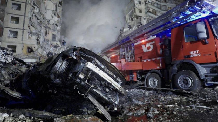 Reportan que hay más de 20 muertos tras bombardeo ruso en Dnipró, en el este de Ucrania