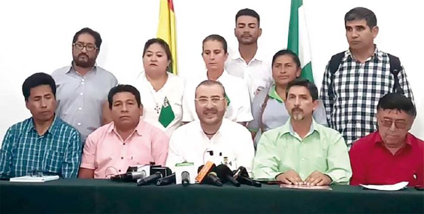 Cívicos piden a Santa Cruz que levante sus bloqueos
