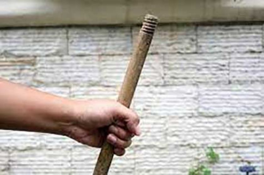 Un hombre golpea a su madre anciana por no lavarle la ropa en Potosí