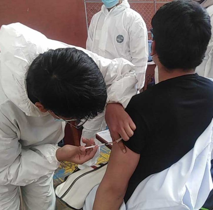 Bracamonte aplica dosis contra el  coronavirus